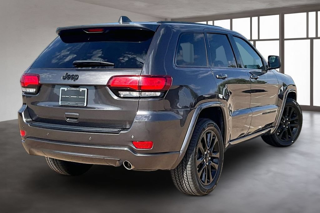 Used 2018 Jeep Grand Cherokee Altitude RWD image 2