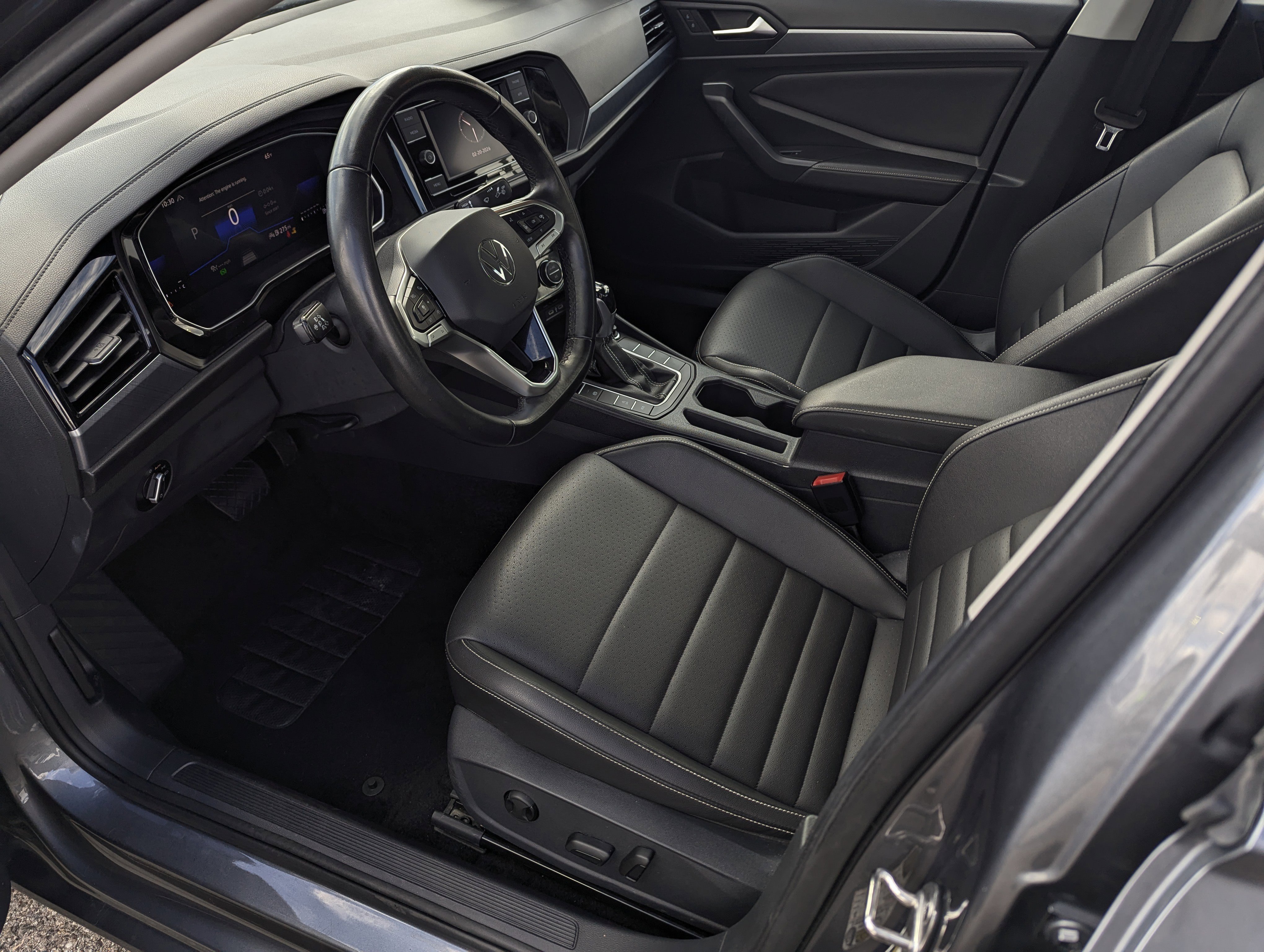 Used 2024 Volkswagen Jetta SE image 9