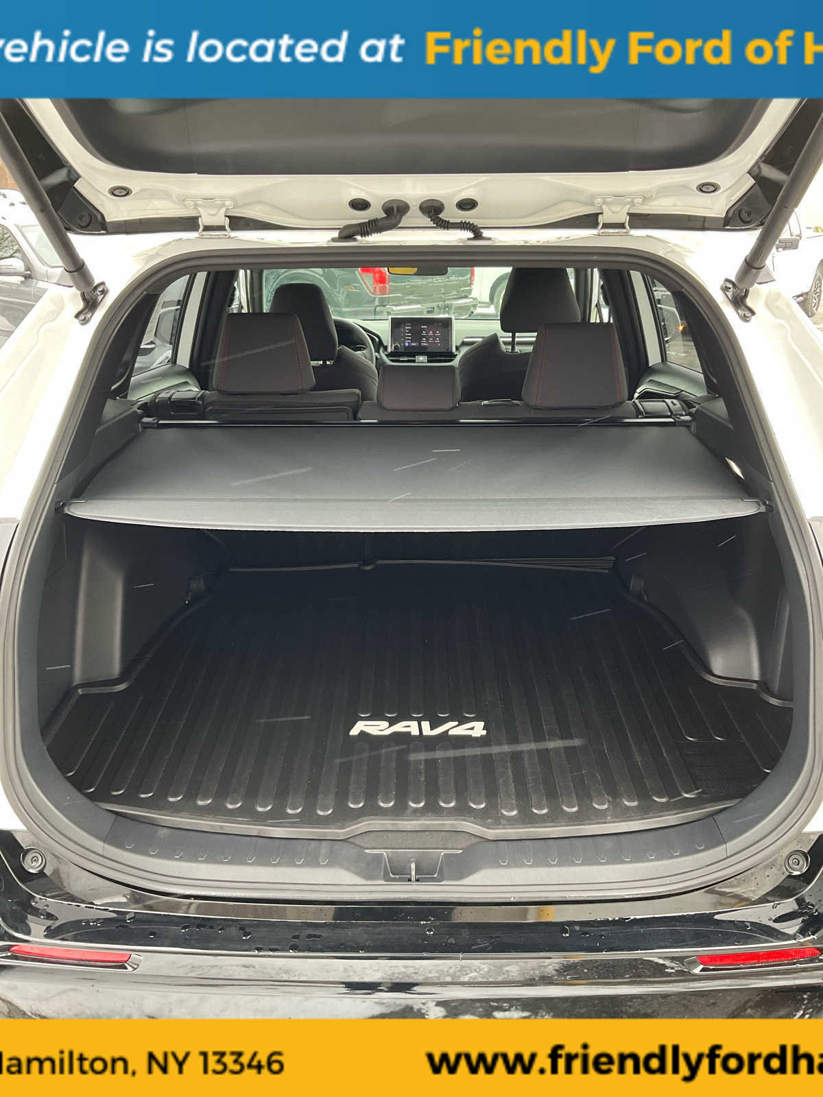 Used 2024 Toyota RAV4 SE w/ Weather & Moonroof Package image 32