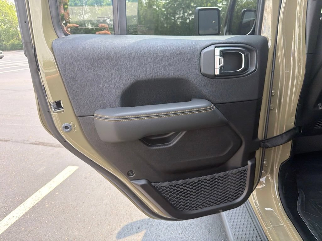 Used 2025 Jeep Gladiator Sport AWD/4WD image 19