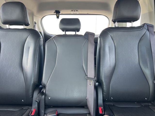 Certified 2024 Kia Carnival LX image 30