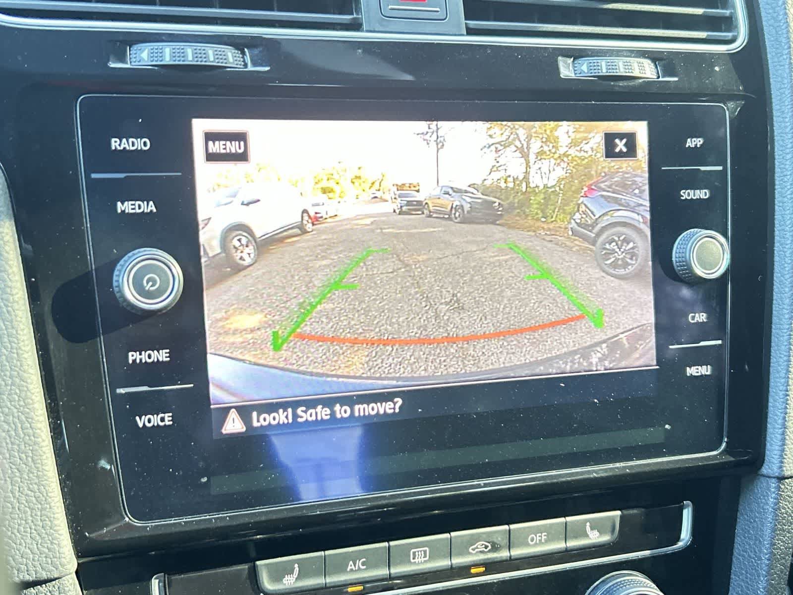 Used 2018 Volkswagen GTI SE FWD image 20