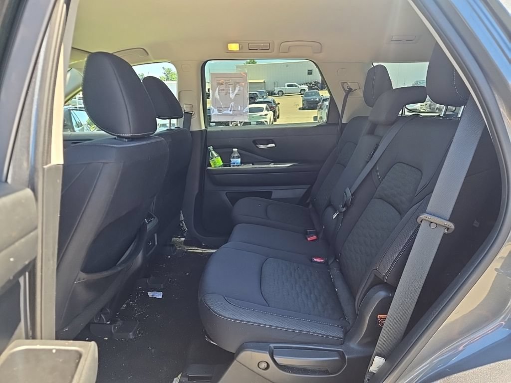 Used 2022 Nissan Pathfinder SV FWD image 9