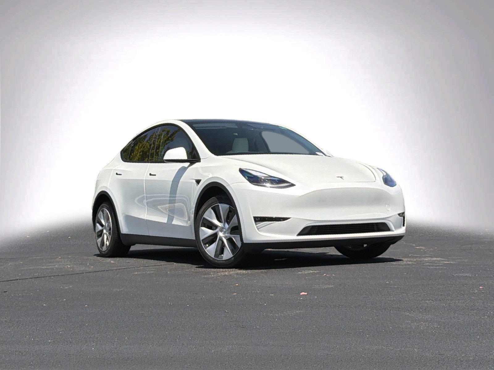 Used 2023 Tesla Model Y AWD image 2