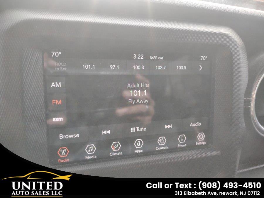Used 2018 Jeep Wrangler Unlimited Sahara w/ Dual Top Group AWD/4WD image 23