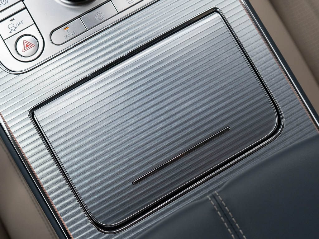 Used 2026 Bentley Flying Spur Plug-In Hybrid AWD/4WD image 30