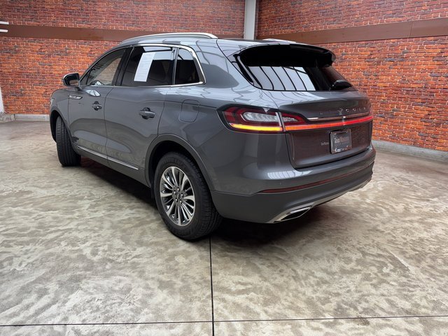 Used 2022 Lincoln Nautilus Reserve image 3