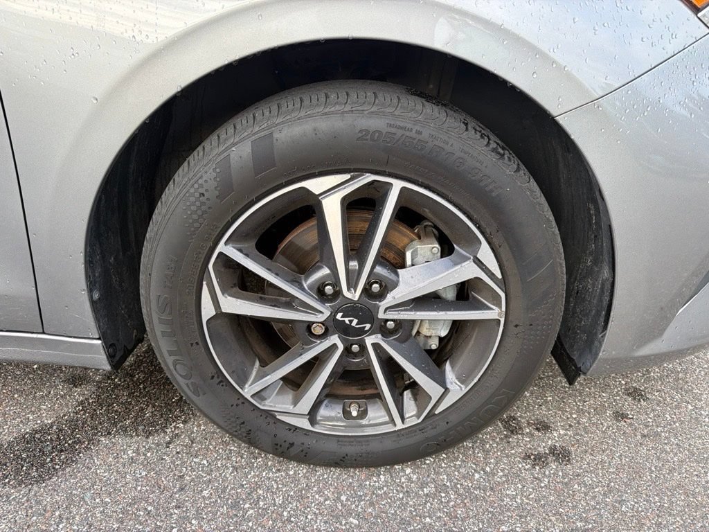 Certified 2024 Kia Forte LXS FWD image 25
