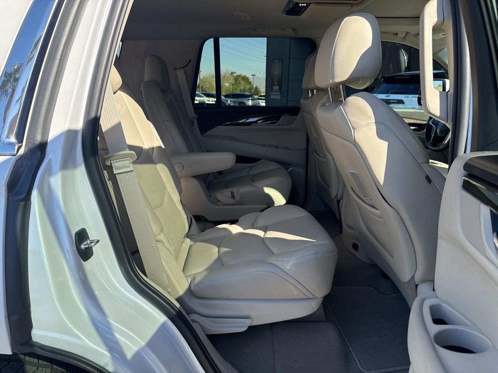 Used 2019 Cadillac Escalade Luxury w/ LPO, Radiant Package image 15