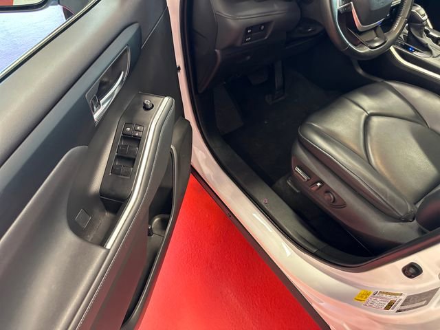 Used 2023 Toyota Highlander XLE AWD/4WD image 9