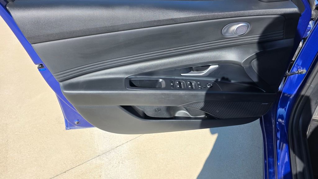 Used 2023 Hyundai Elantra Limited image 24