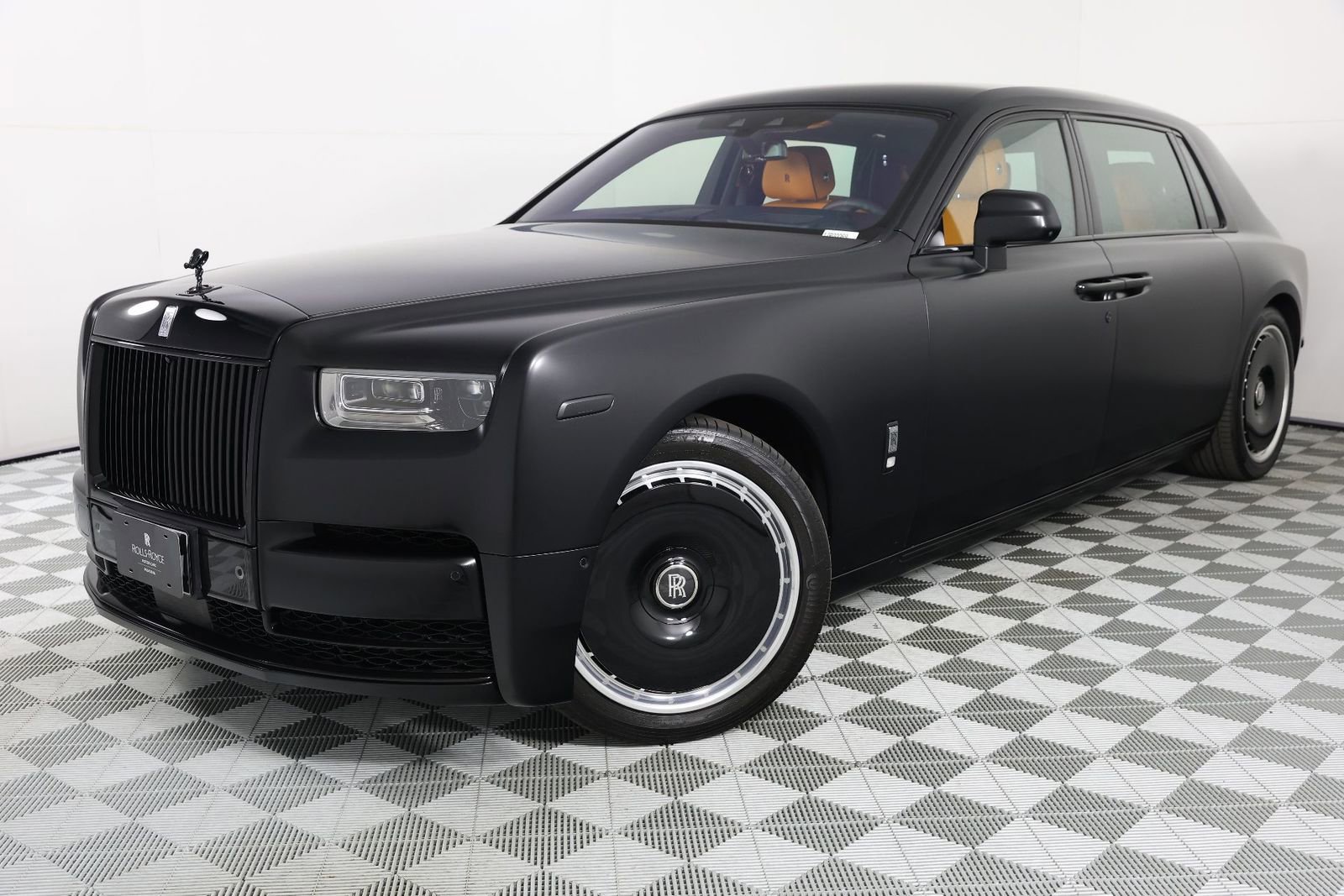 Certified 2024 Rolls-Royce Phantom Extended Wheelbase w/ The Phantom Package image 39