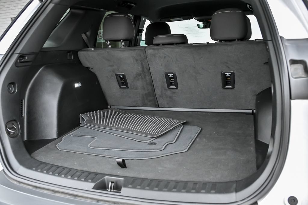 Used 2025 Chevrolet Equinox LT w/ Safety and Technology Package AWD/4WD image 12