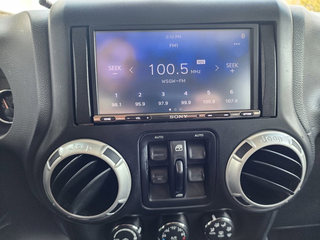 Used 2017 Jeep Wrangler Unlimited Rubicon image 31