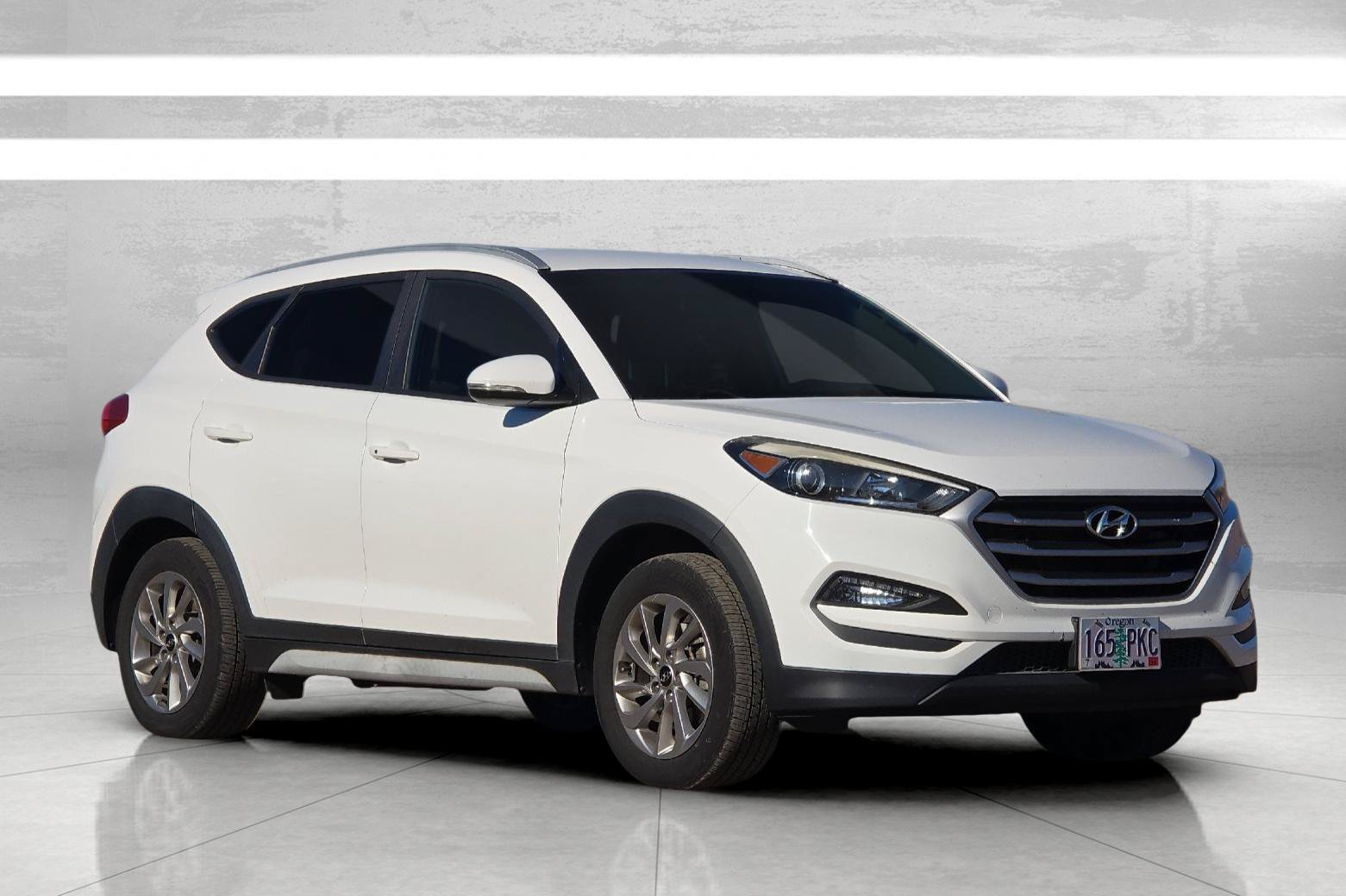 Used 2017 Hyundai Tucson SE Plus AWD/4WD image 2