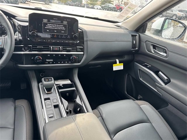 New 2025 Nissan Pathfinder SL image 19