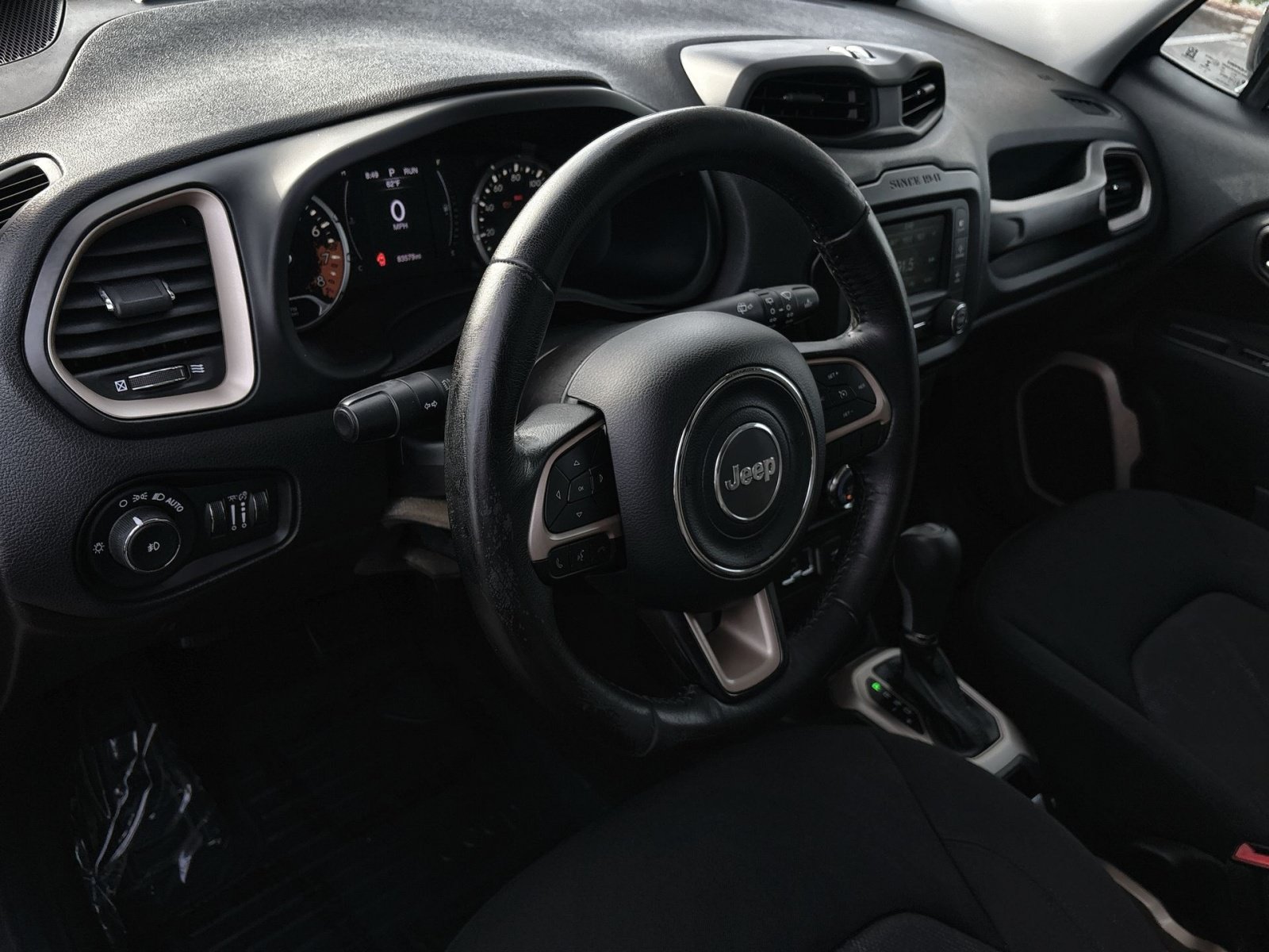 Used 2017 Jeep Renegade Latitude FWD image 14