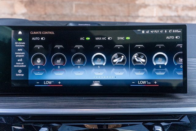 Used 2023 BMW X7 M60i w/ Executive Package image 15