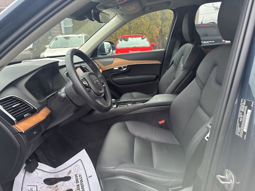 Used 2025 Volvo XC90 B5 Plus w/ Protection Package Premier image 4