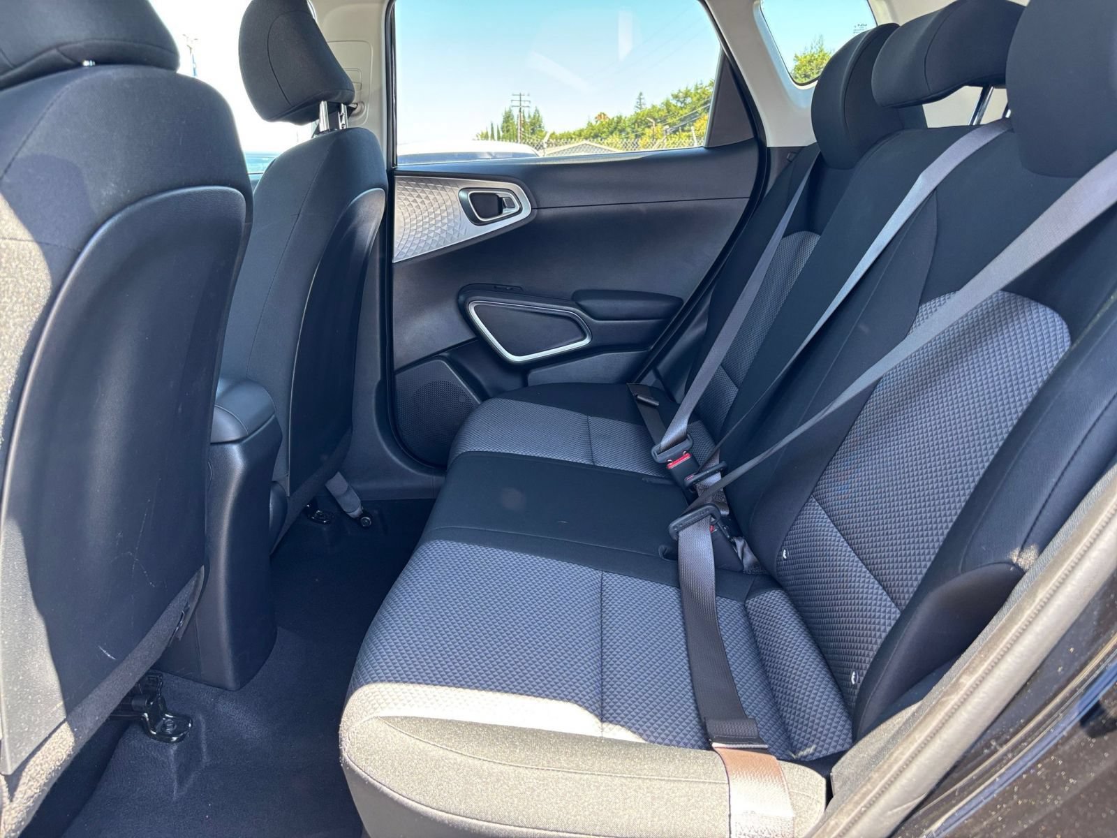 Used 2025 Kia Soul LX w/ LX Technology Package FWD image 23