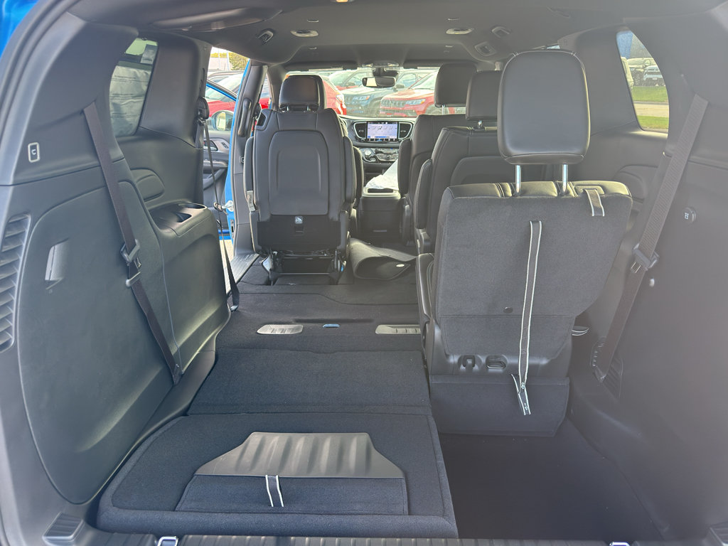 New 2026 Chrysler Pacifica Select AWD/4WD image 36