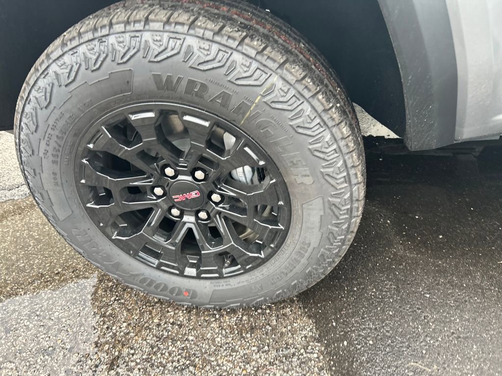 New 2026 GMC Canyon Elevation w/ Convenience Package image 9