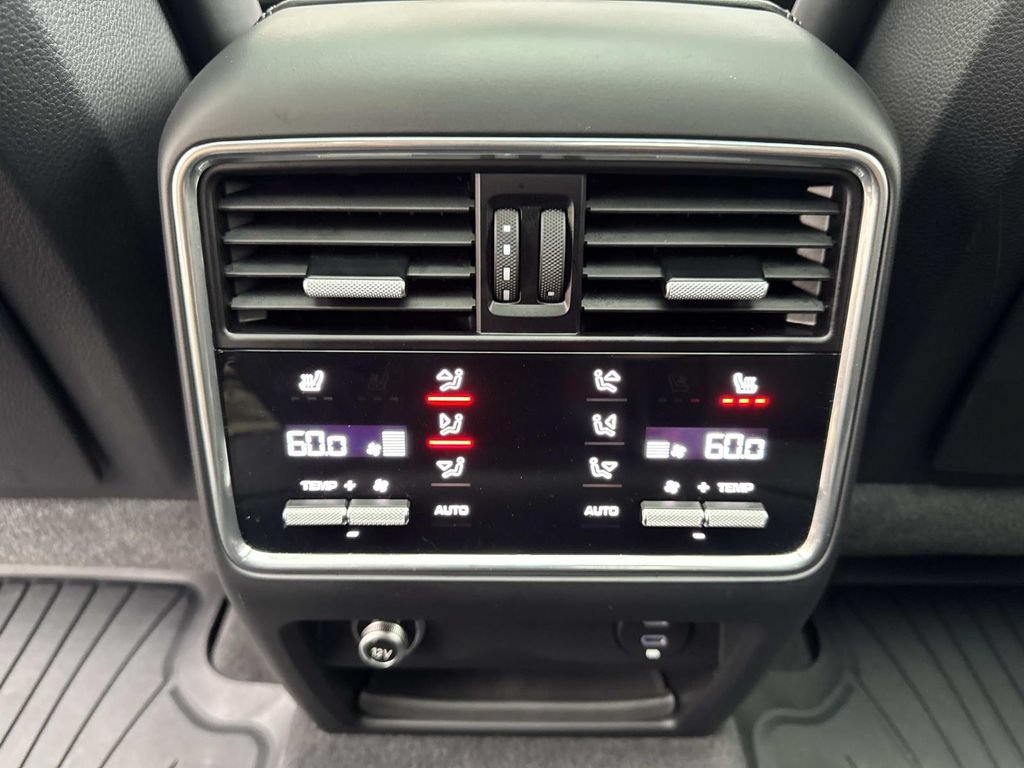 Used 2022 Porsche Cayenne Turbo S AWD/4WD image 16