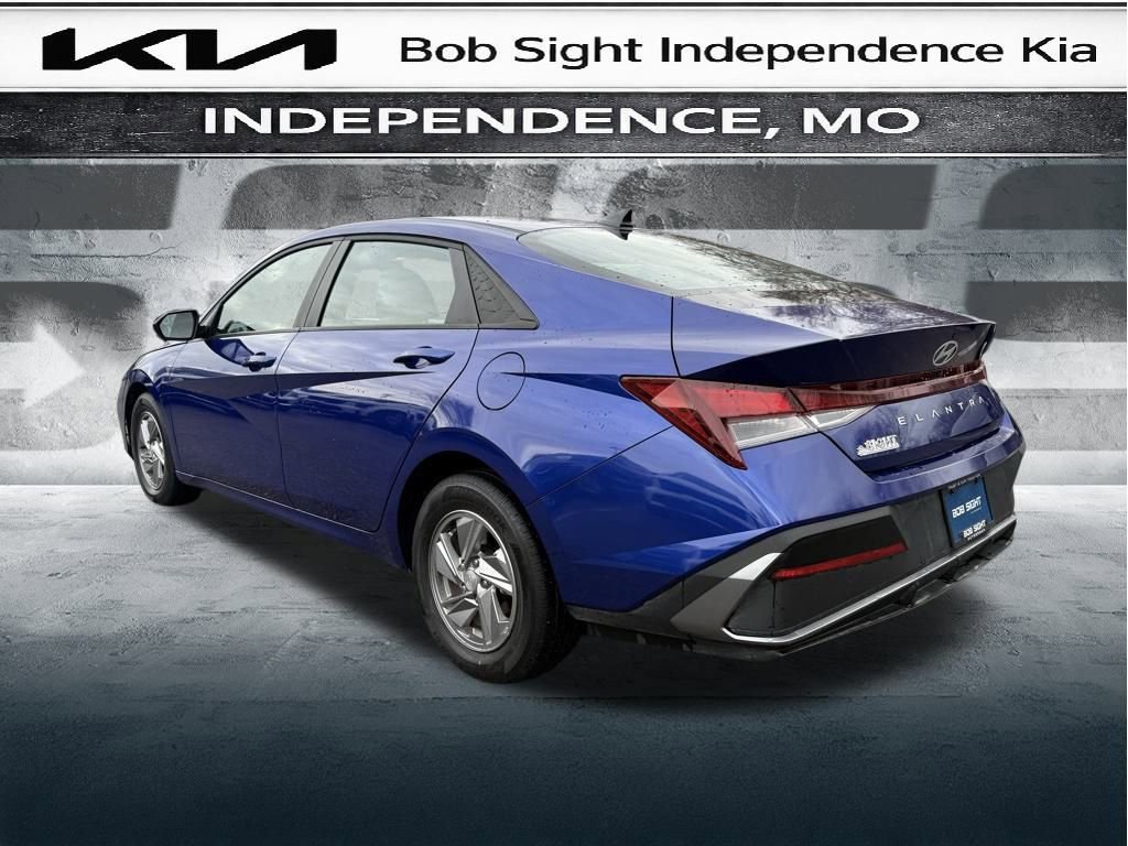 Used 2024 Hyundai Elantra SE image 9