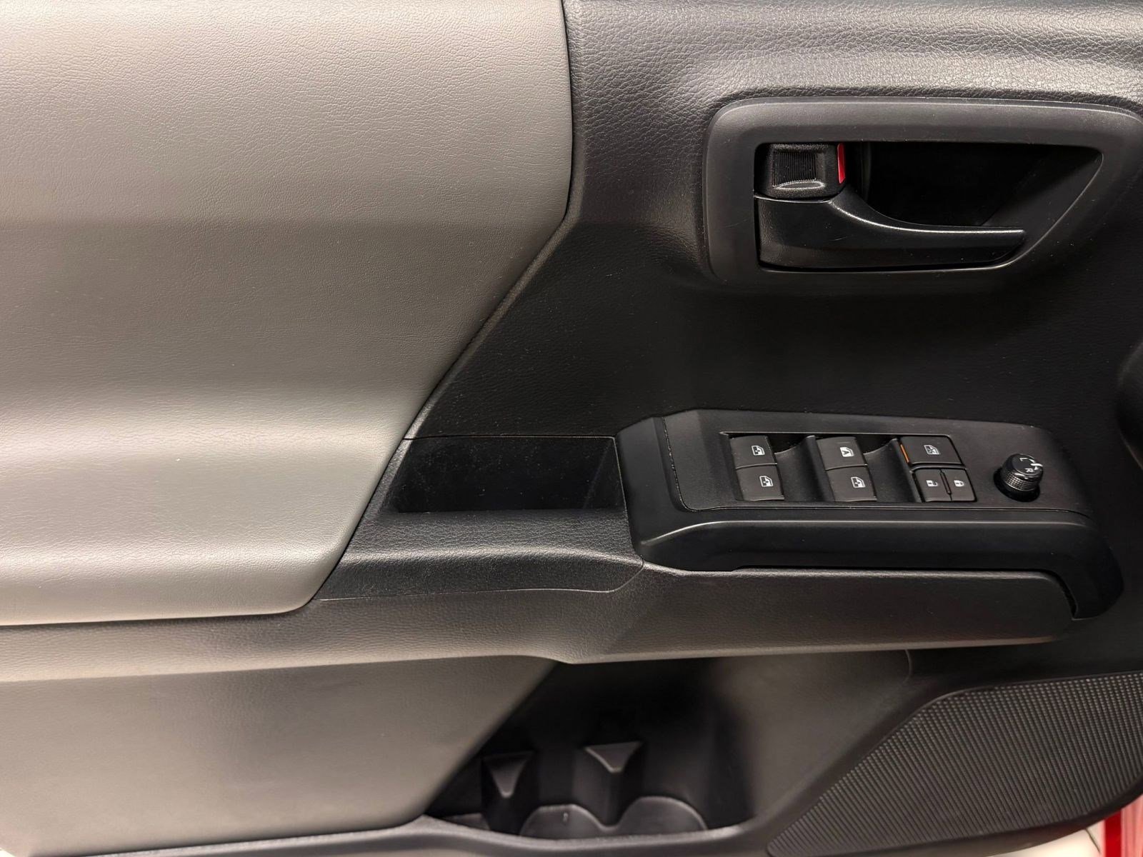 Used 2022 Toyota Tacoma SR image 11