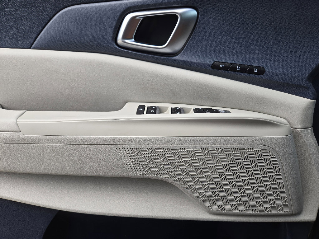 Used 2026 Kia Carnival SX image 24