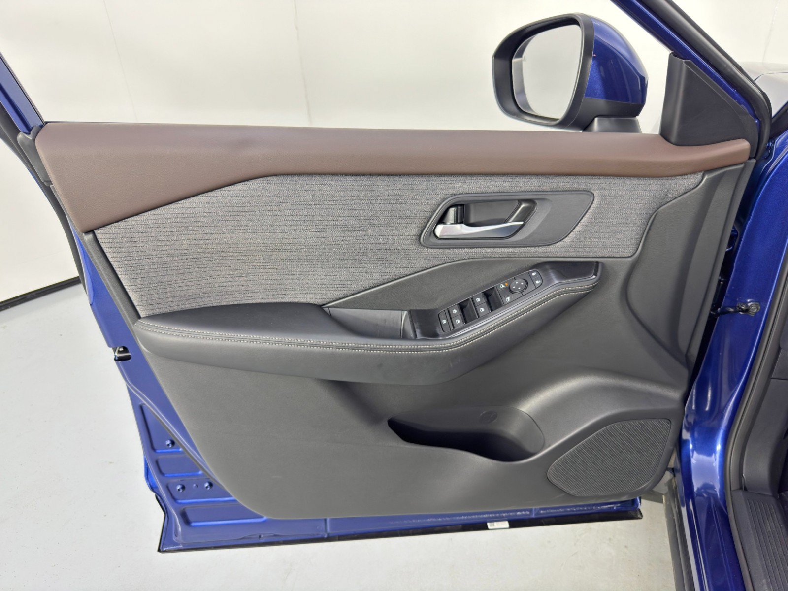 Used 2023 Nissan Rogue SV FWD image 37