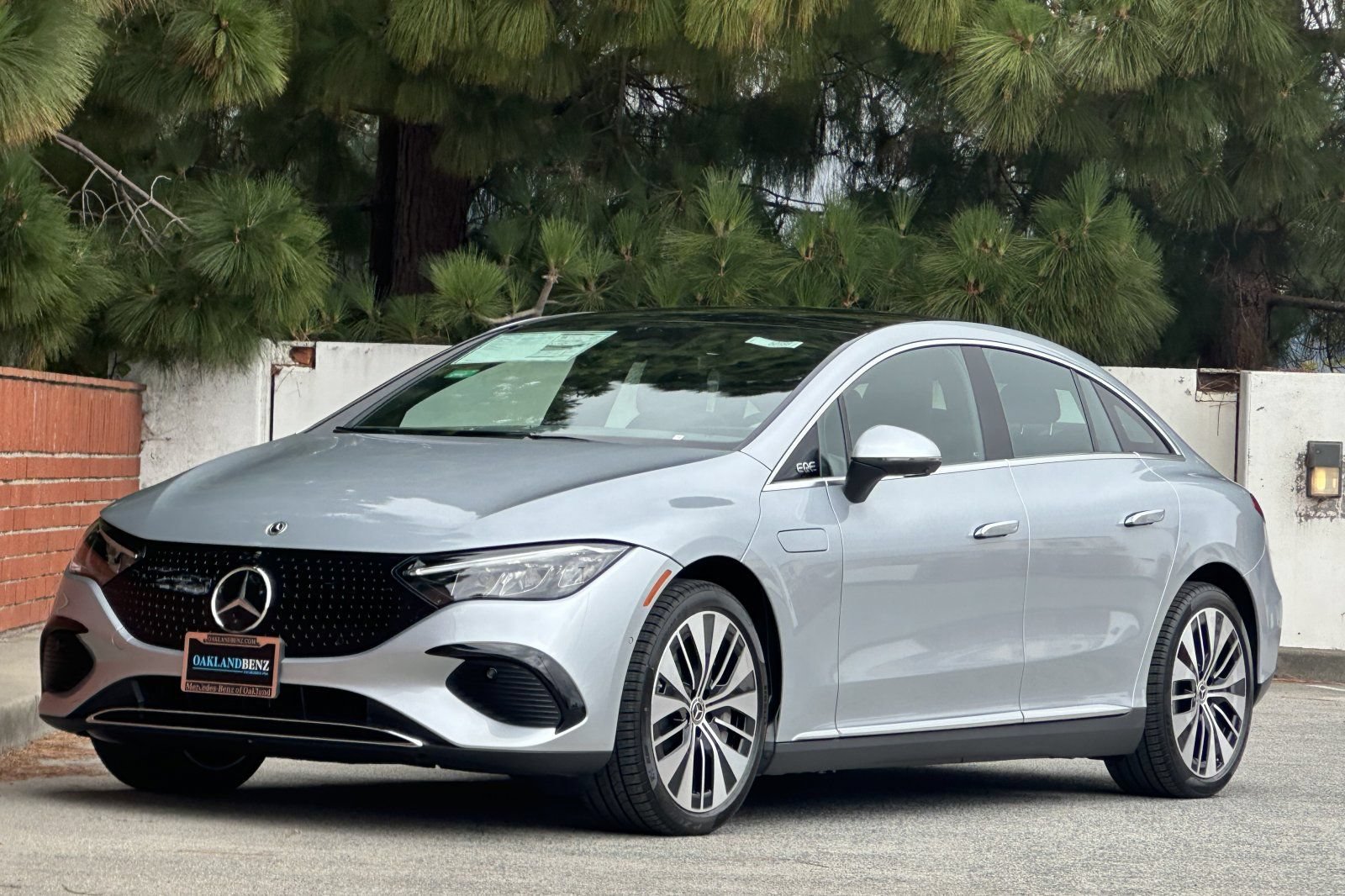 New 2026 Mercedes-Benz EQE 320 4MATIC Sedan image 8