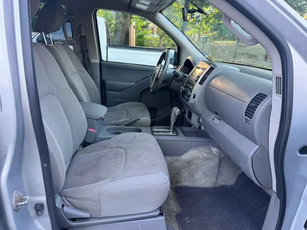 Used 2017 Nissan Frontier SV AWD/4WD image 9