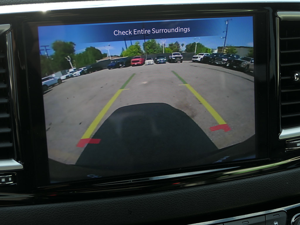 Used 2025 Chrysler Voyager LX FWD image 19