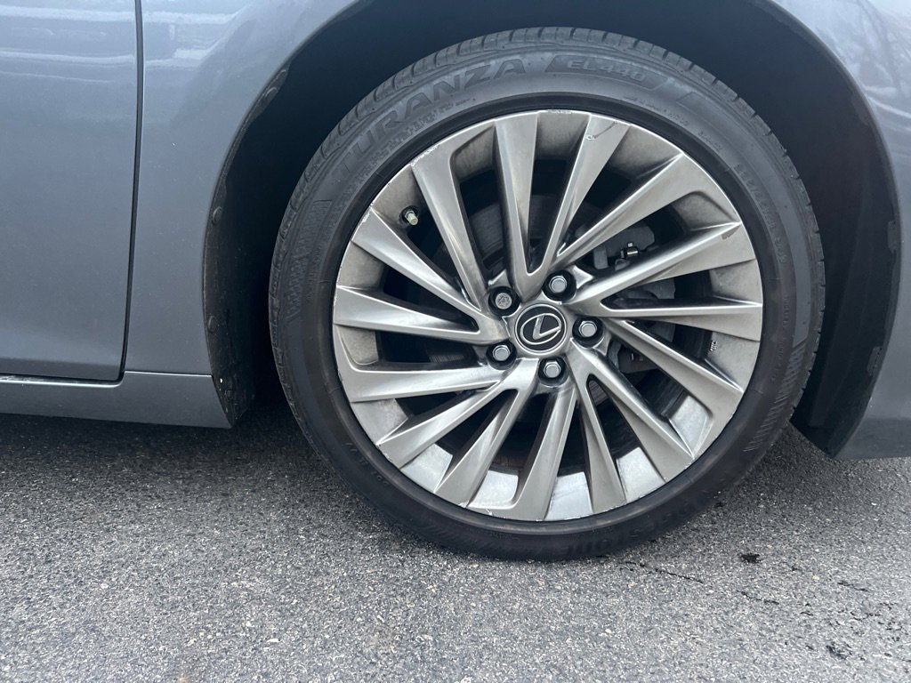 Used 2019 Lexus ES 300h w/ Accessory Package 2 FWD image 35