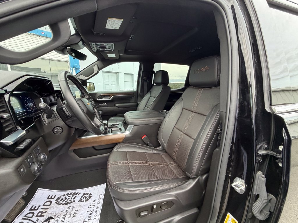 Used 2024 Chevrolet Silverado 1500 High Country w/ Technology Package AWD/4WD image 10
