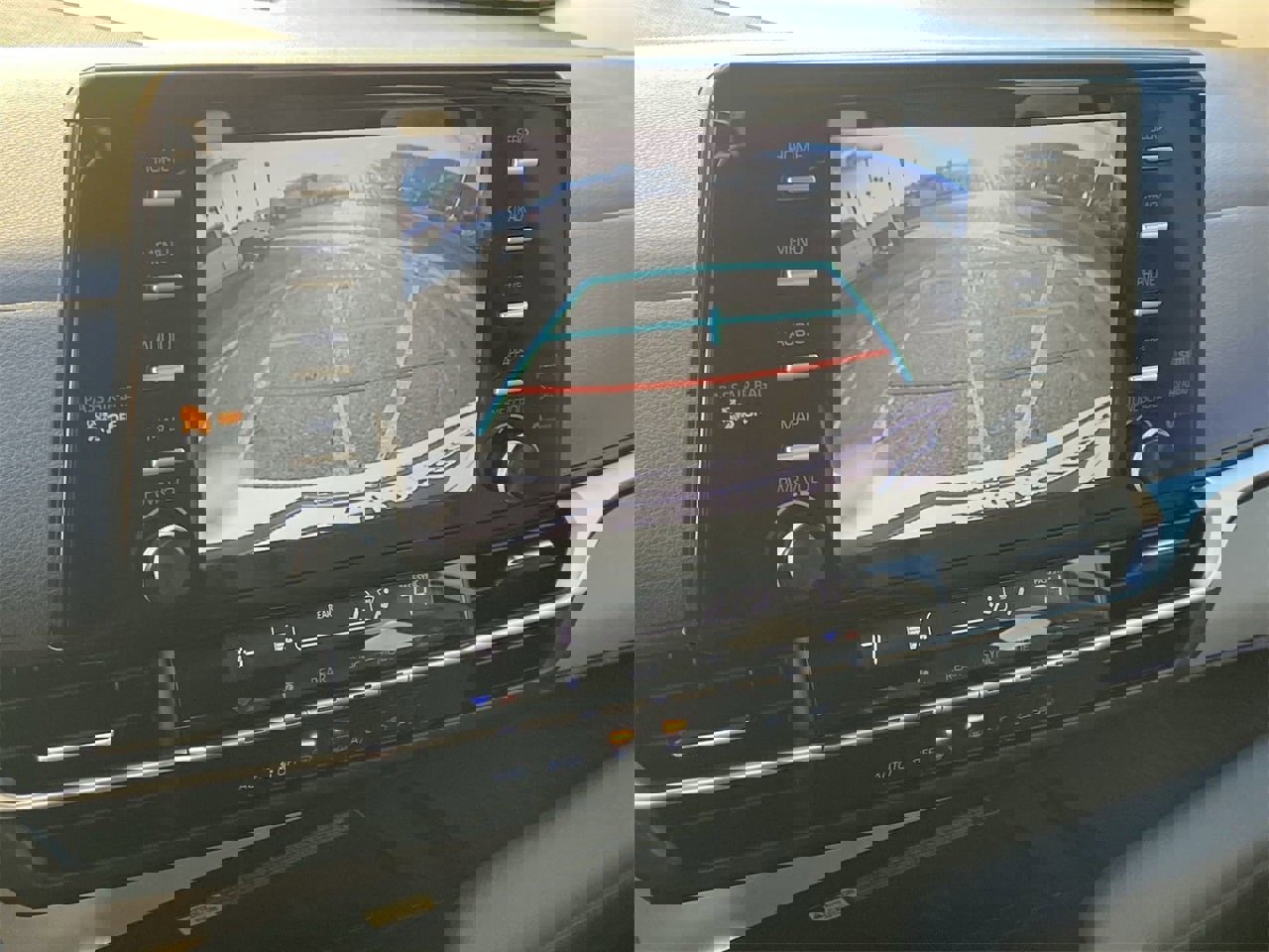 Used 2023 Toyota Sienna LE image 24