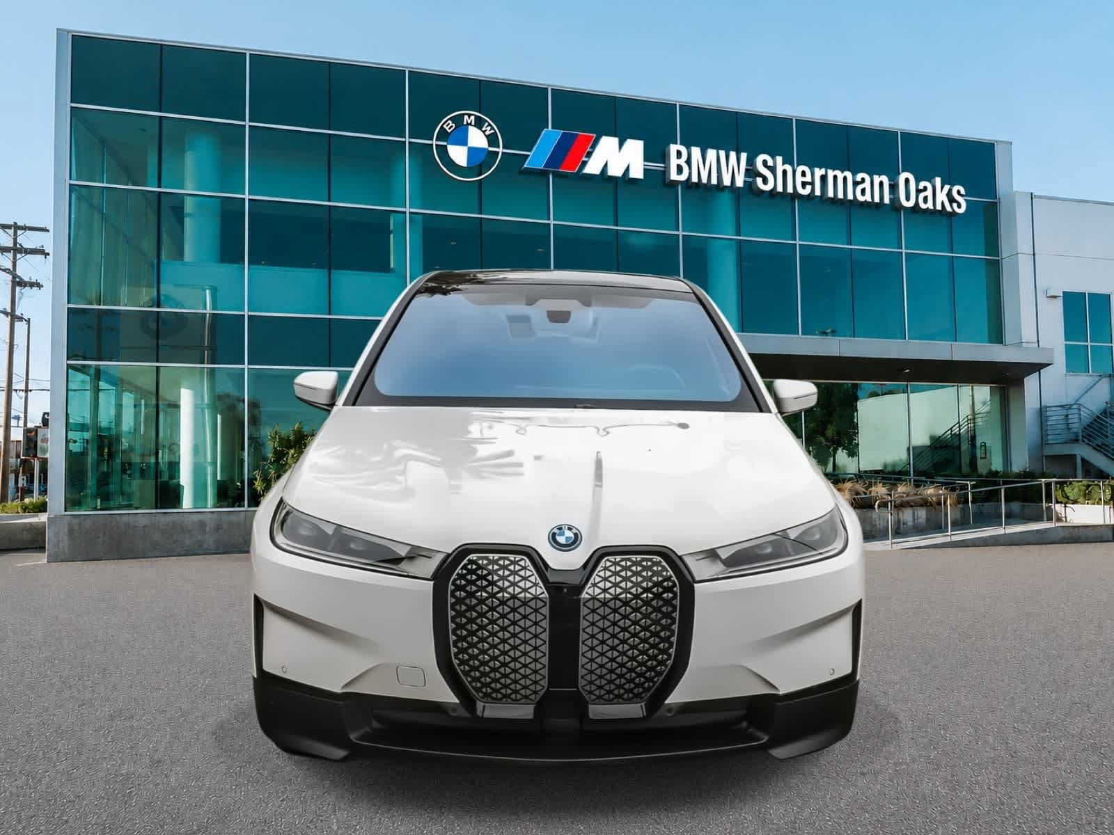 Used 2023 BMW iX xDrive50 w/ Convenience Package AWD/4WD image 2