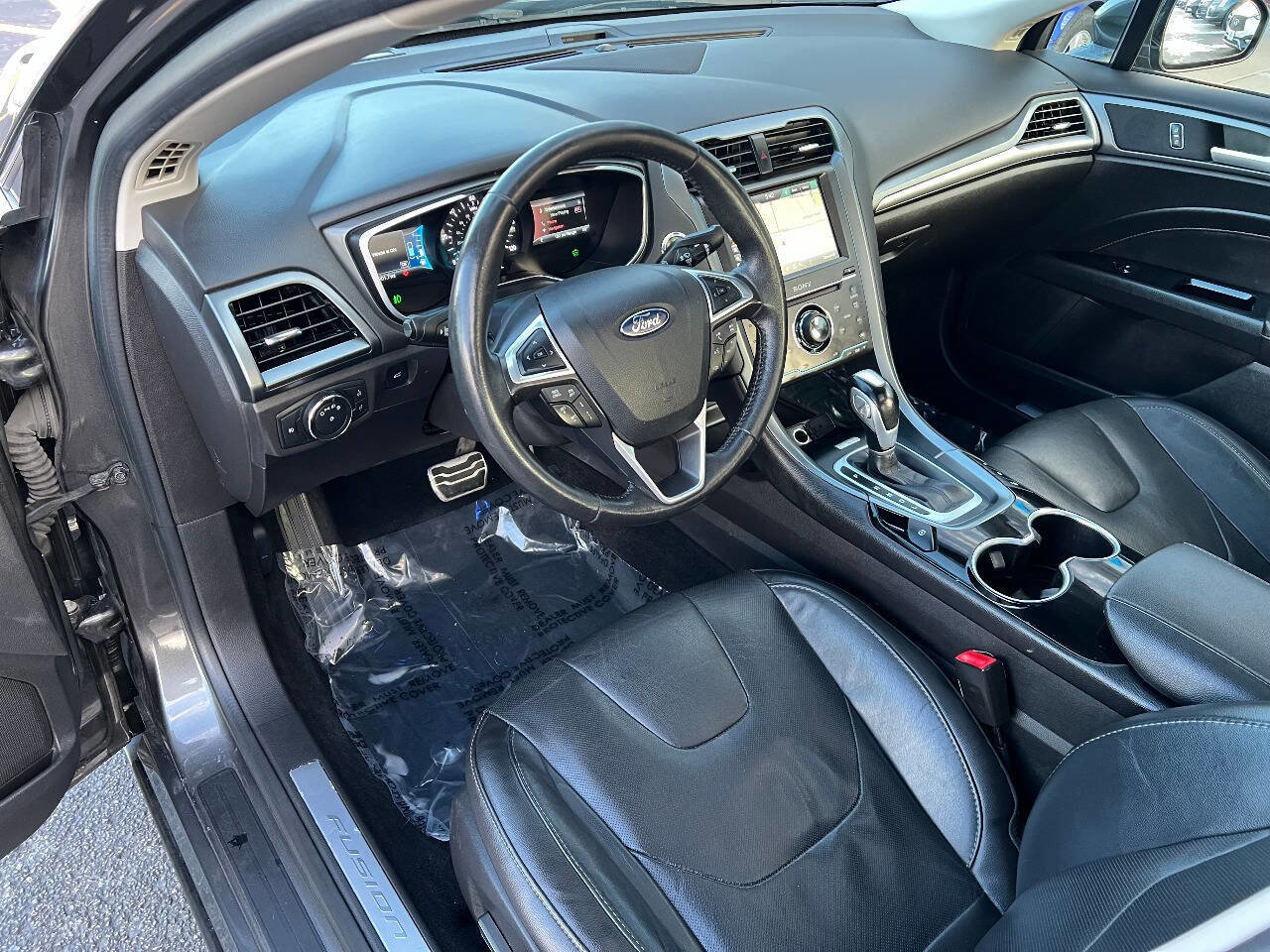 Used 2015 Ford Fusion Energi Titanium w/ Driver Assist Package image 17