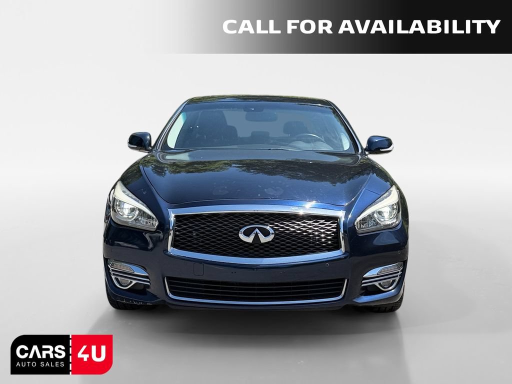 Used 2017 INFINITI Q70 3.7 RWD image 2