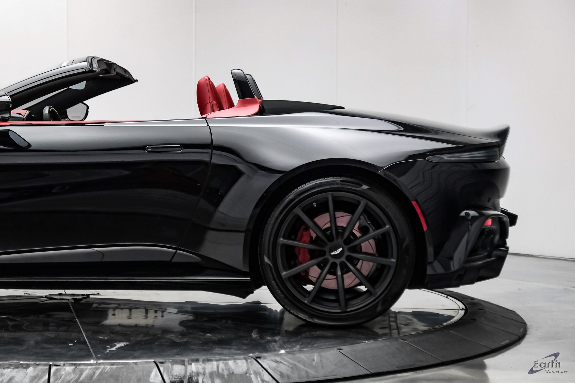 Used 2022 Aston Martin V8 Vantage Roadster RWD image 12