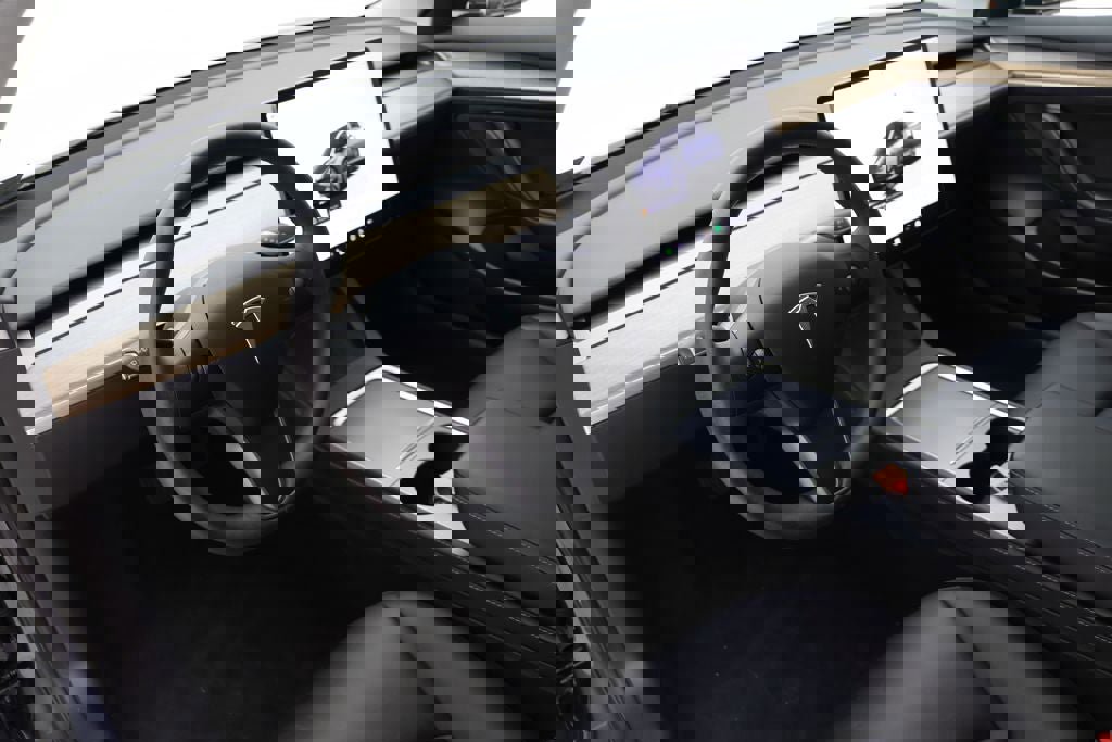 Used 2023 Tesla Model 3 Standard Range image 13