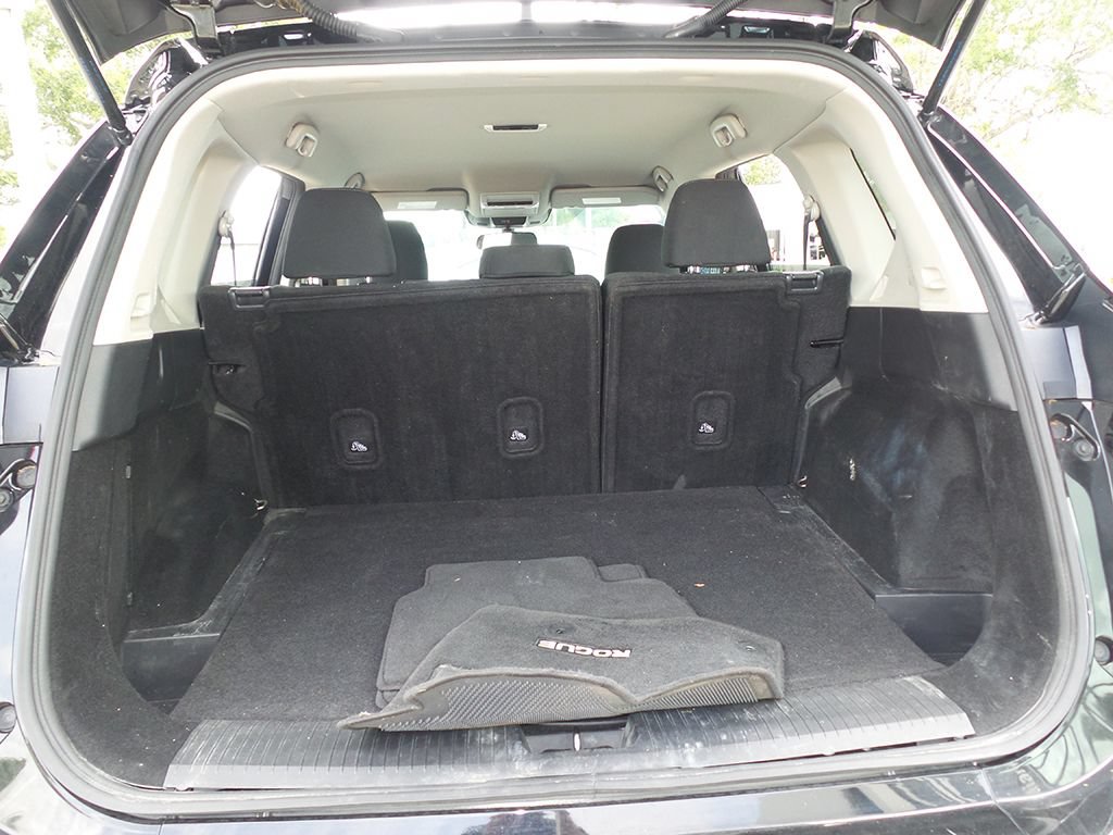 Used 2024 Nissan Rogue S FWD image 16