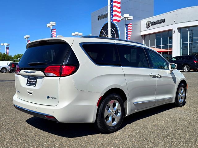 Used 2020 Chrysler Pacifica Touring-L FWD image 4