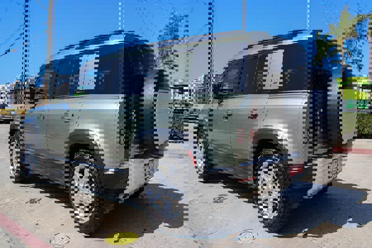 Used 2021 Land Rover Defender 110 SE image 3