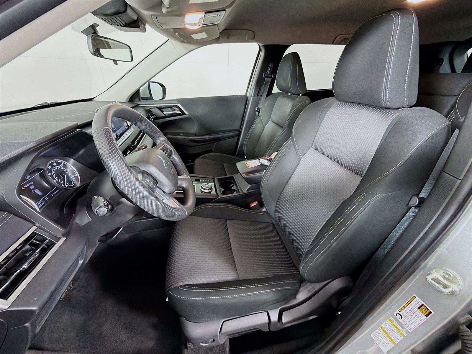 Used 2023 Mitsubishi Outlander ES AWD/4WD image 11