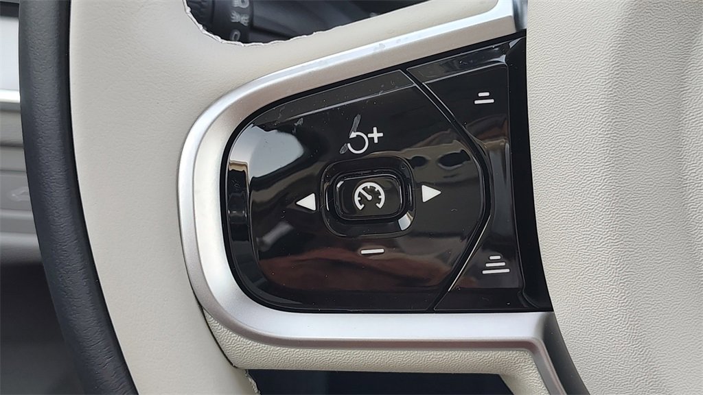 New 2026 Volvo XC60 B5 Ultra w/ Climate Package image 15