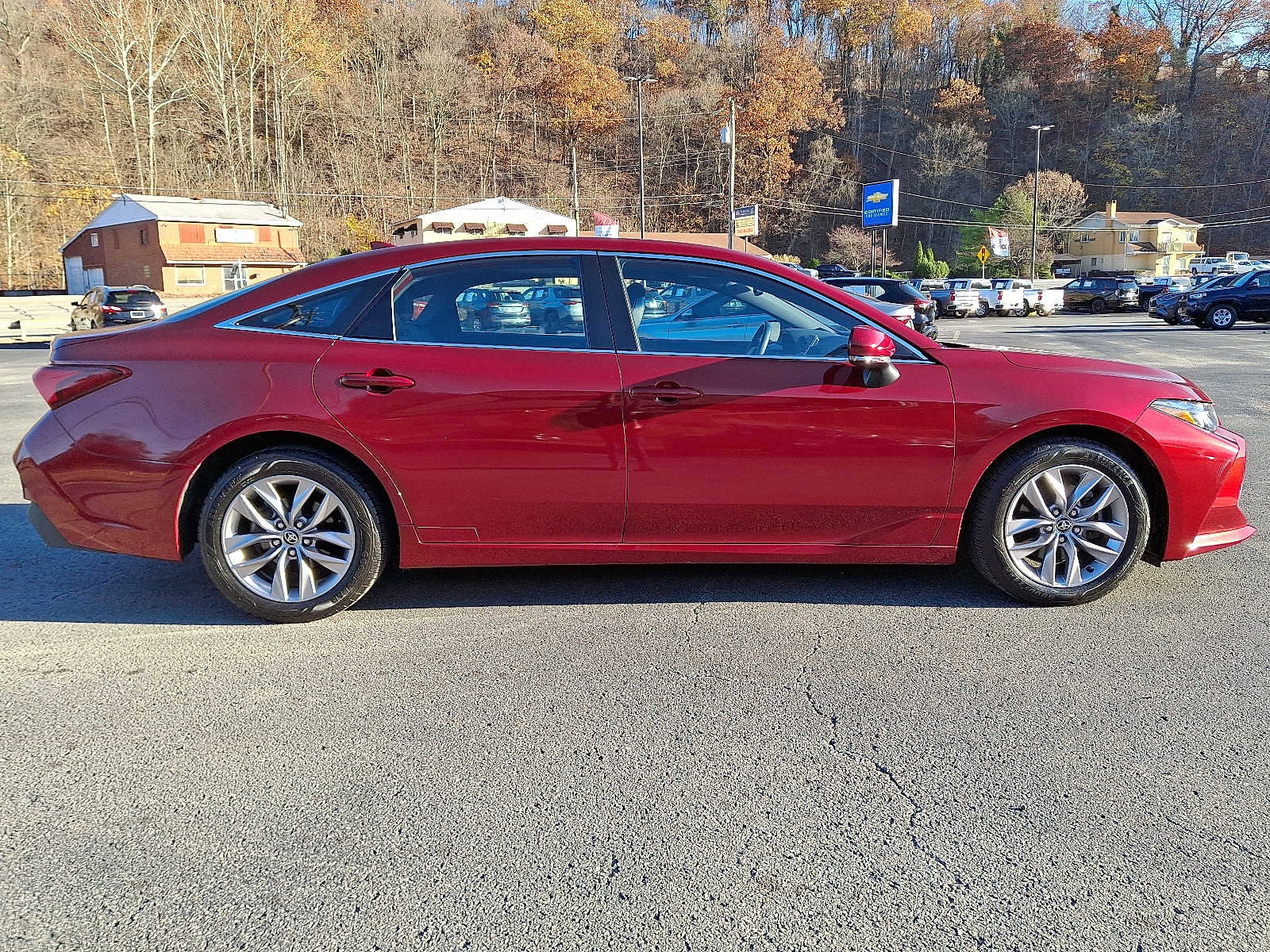Used 2021 Toyota Avalon XLE w/ Moonroof Package image 8