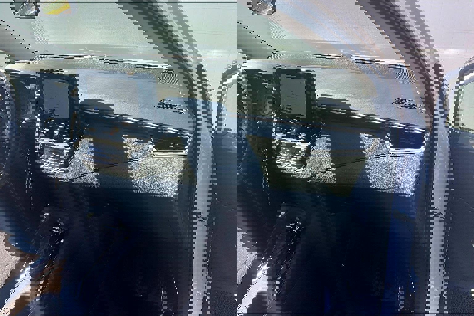 Used 2025 Toyota Corolla LE image 21