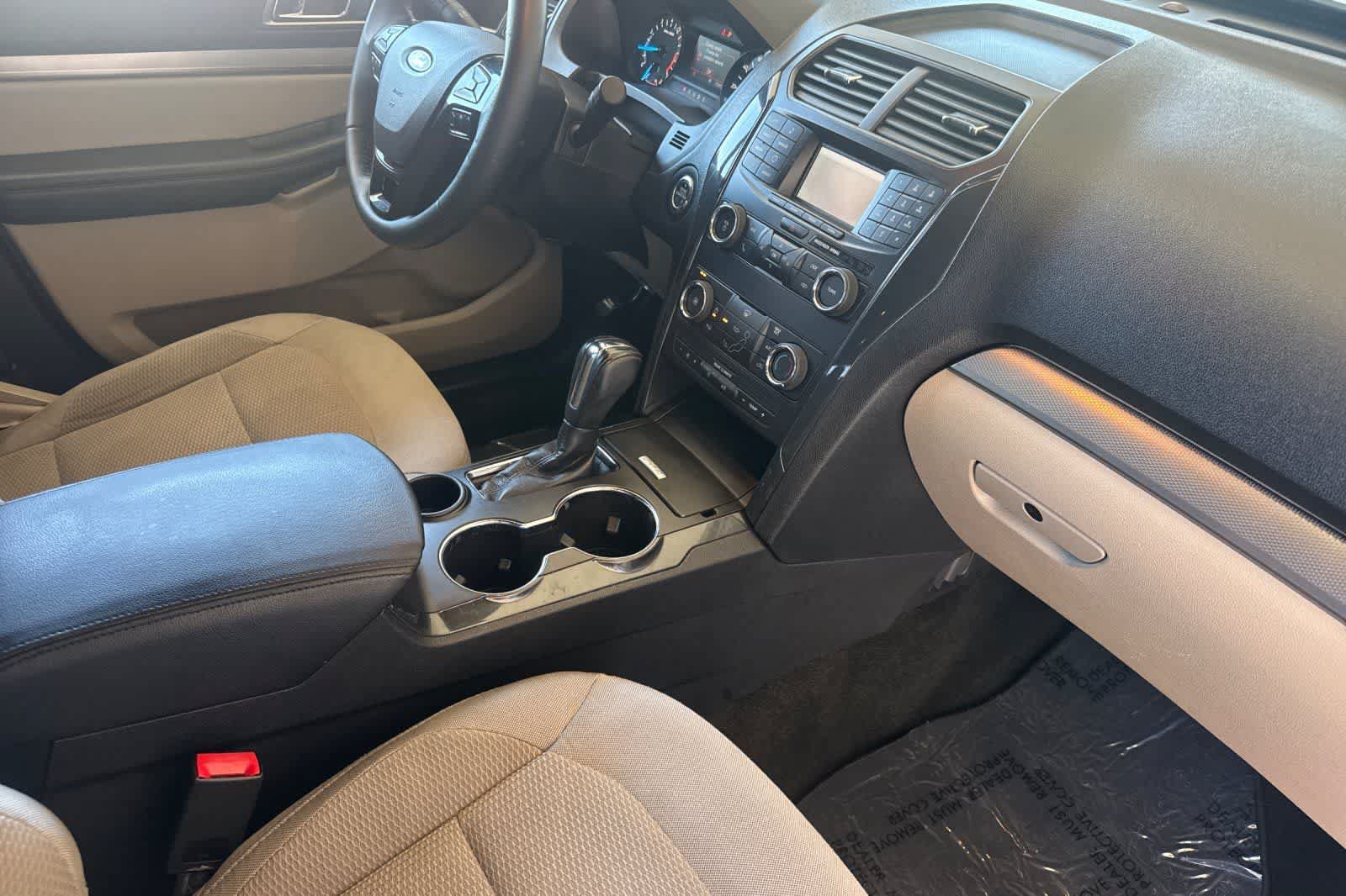 Used 2018 Ford Explorer XLT FWD image 15